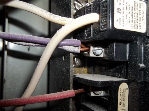 splitting a double tap circuit breaker